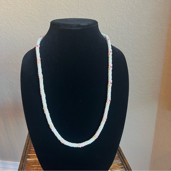 Jewelry - White and Pink Faux Pearl Beaded Flower Necklace Vintage